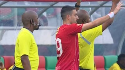 منتصف الشوط الثاني: استمرار تقدم الأهلي على إيجل نوار بهدف نظيف وإصابة محمد شريف في العضلة الضامة