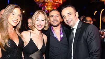 أول ظهور لمنة شلبي وزوجها في مناسبة عامة.. قصة حب وزواج يسرق الأضواء!