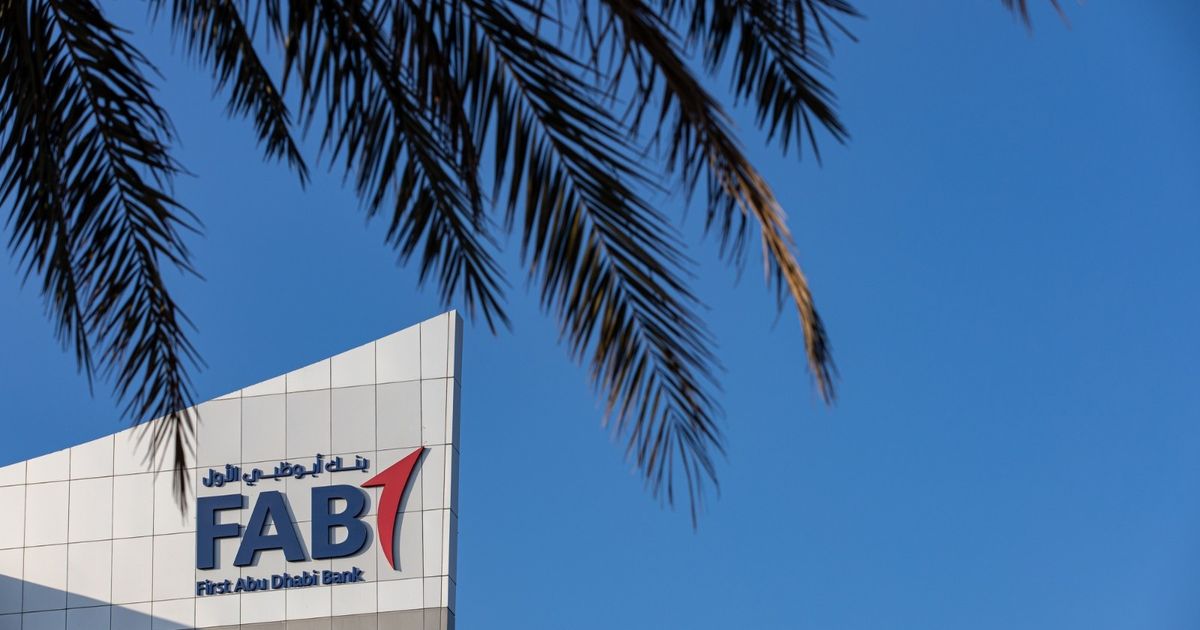 أبوظبي الأول والتجاري يدرسان تأمين القروض ضد التعثر