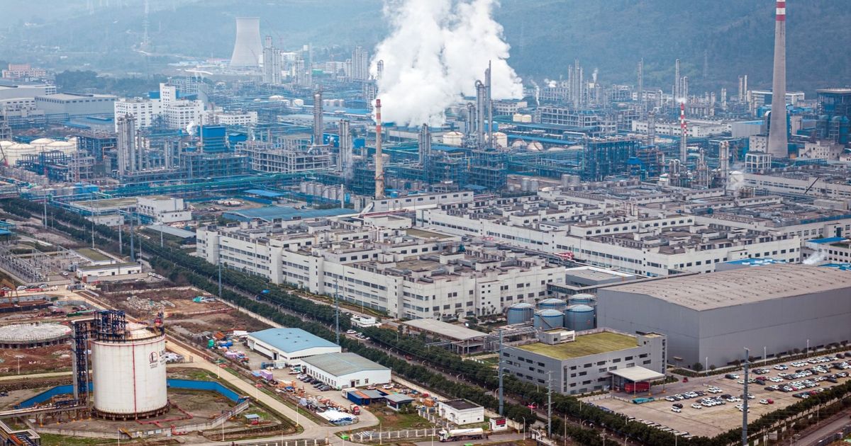 الصين تواصل استيراد الغاز الروسي المسال رغم العقوبات الأميركية