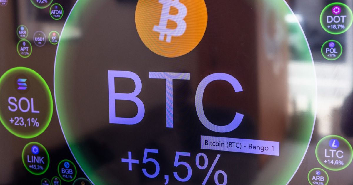 العملات البديلة تخسر 800 مليار دولار مع انسحاب المستثمرين الأفراد