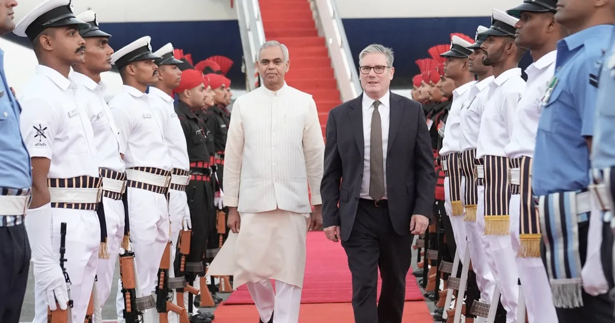 ستارمر في الهند.. رئيس وزراء بريطانيا يقود أكبر بعثة تجارية