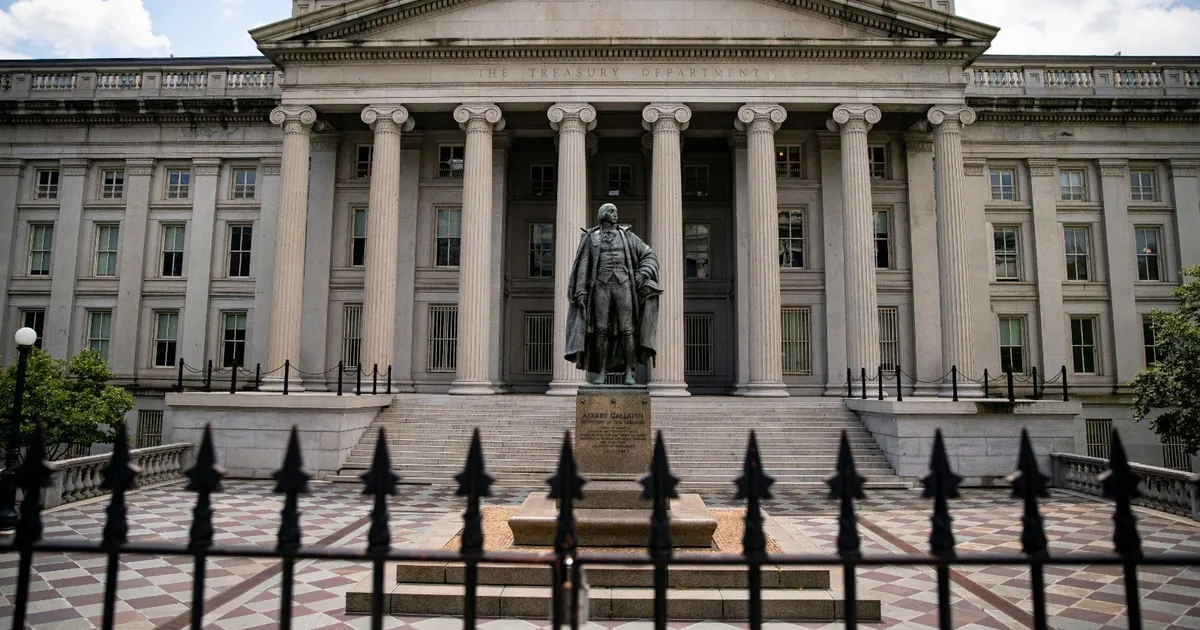 عقوبات أمريكية على نحو 100 فرد وكيان لشراء النفط الإيراني