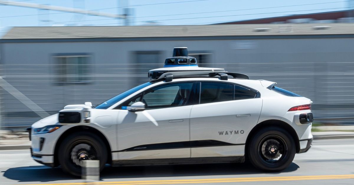 هل تسحب خدمات “وايمو” البساط من تحت سيارات “أوبر”؟