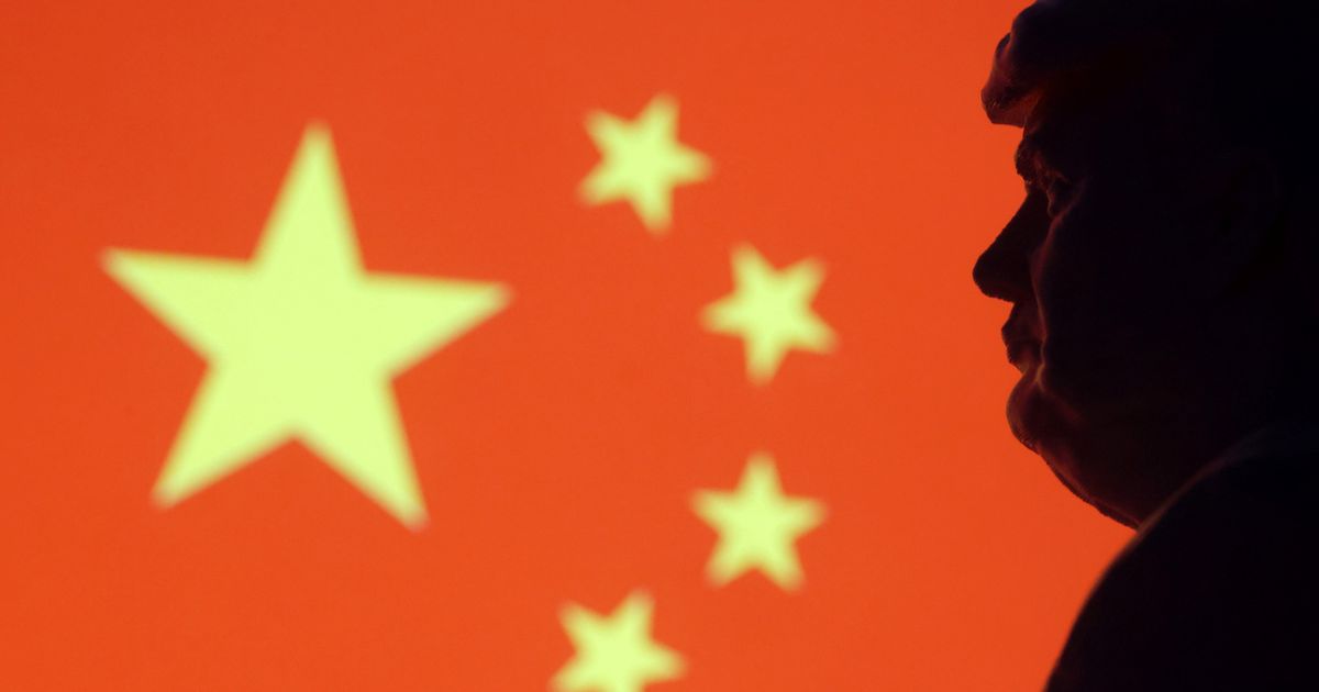 ترمب: فرض رسوم جمركية إضافية بنسبة 100% على الصين