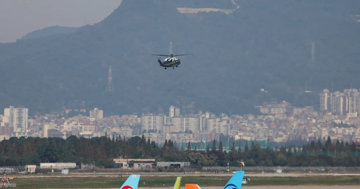 لماذا التقى شي وترمب في مطار بعيداً عن اجتماعات في جيونججو؟