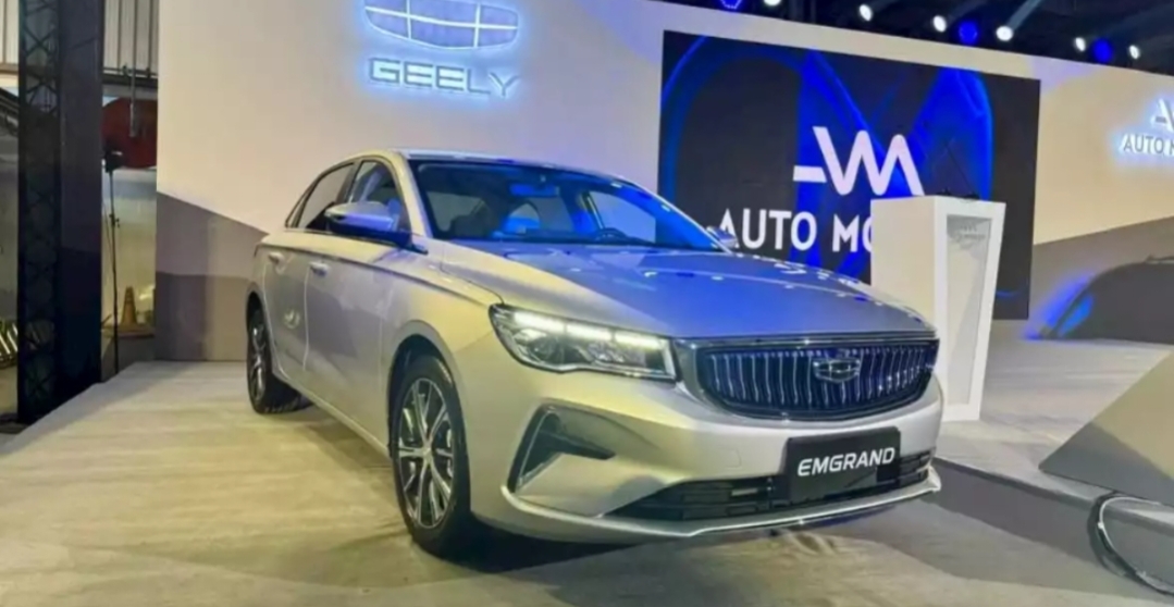 شوف وصلت كام.. مواصفات وأسعار أرخص سيارة لجيلي في مصر خلال أكتوبر 2025