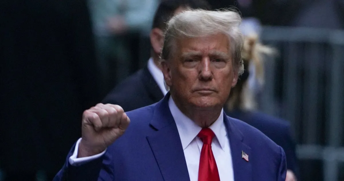 مسؤولون في إدارة ترمب يبحثون بجدية تفعيل “قانون التمرد”