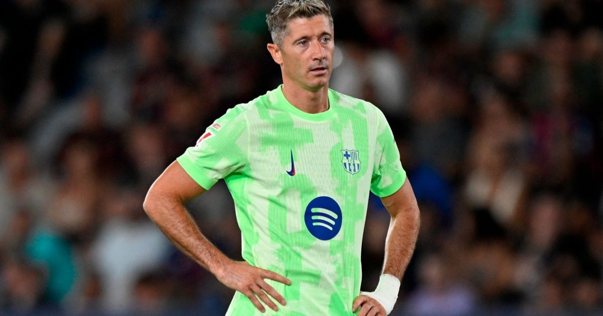 سر غضب مسؤولي برشلونة من روبرت ليفاندوفسكي