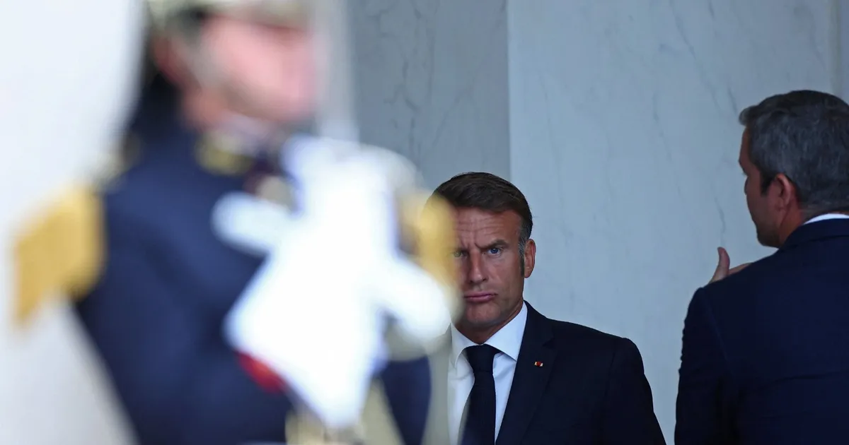 ماكرون يبحث عن سادس رئيس وزراء لفرنسا في أقل من عامين