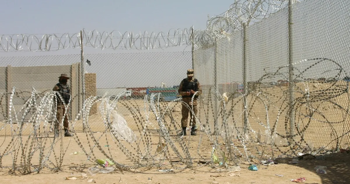 تصعيد عسكري بين باكستان وأفغانستان: اشتباكات على الحدود