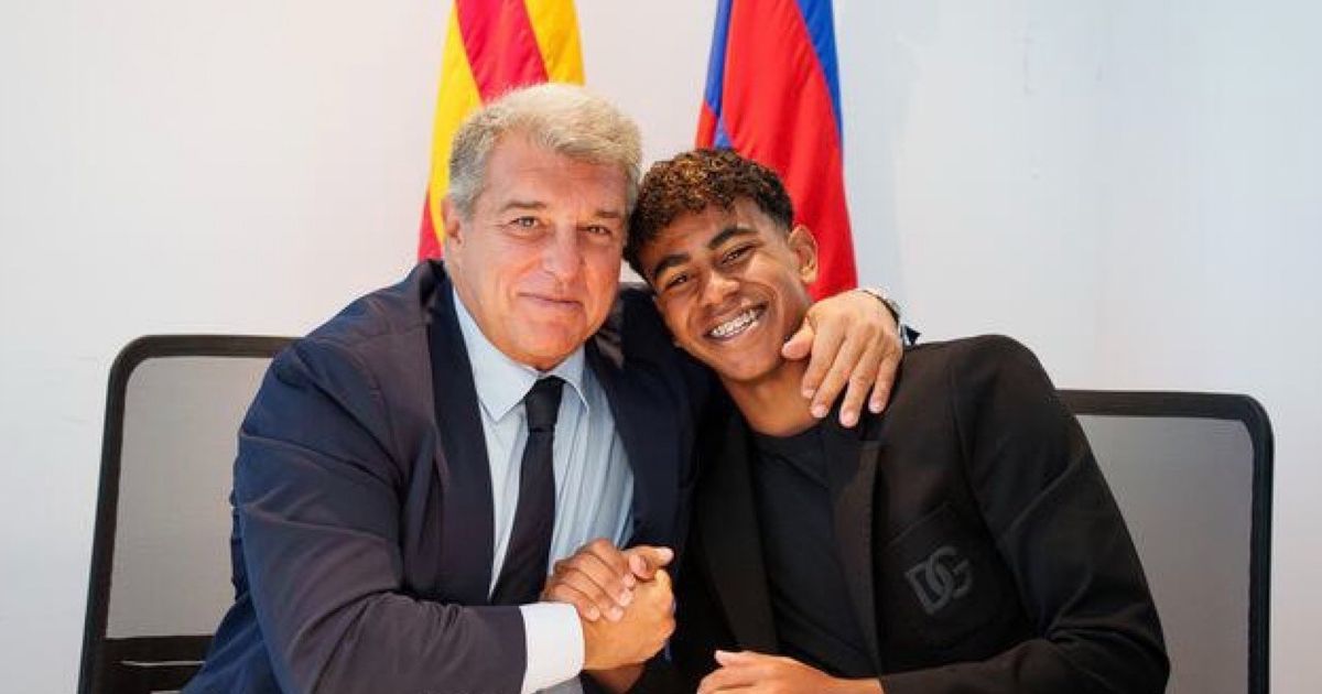 بداية الجدل..ماذا حدث في اجتماع يامال ووكيله بإدارة برشلونة؟