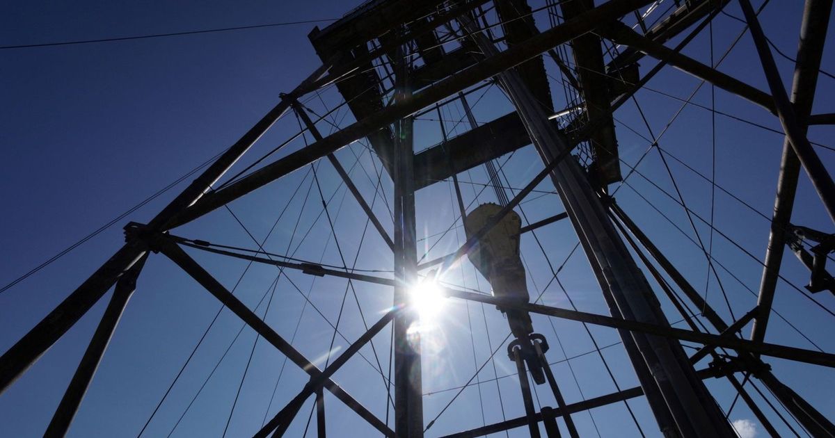 النفط يستقر بعد يومين من الصعود عقب قرار “أوبك+” زيادة الإنتاج