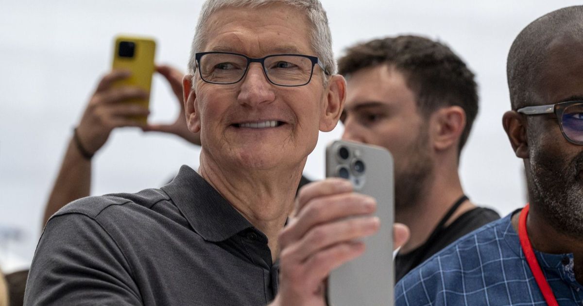 قيمة “أبل” السوقية تتخطى 4 تريليونات دولار