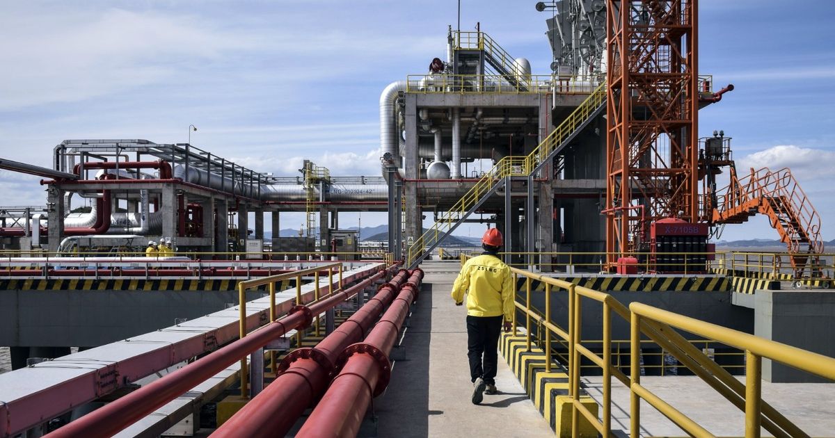 فائض الوقود في الصين يهدد بإضعاف واردات الغاز المسال خلال الشتاء