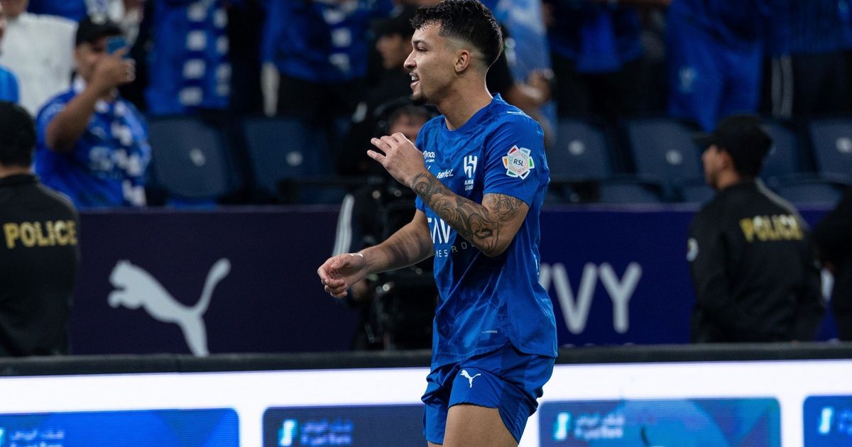 الهلال يهزم الشباب ويواصل مطاردة النصر في قمة الدوري السعودي