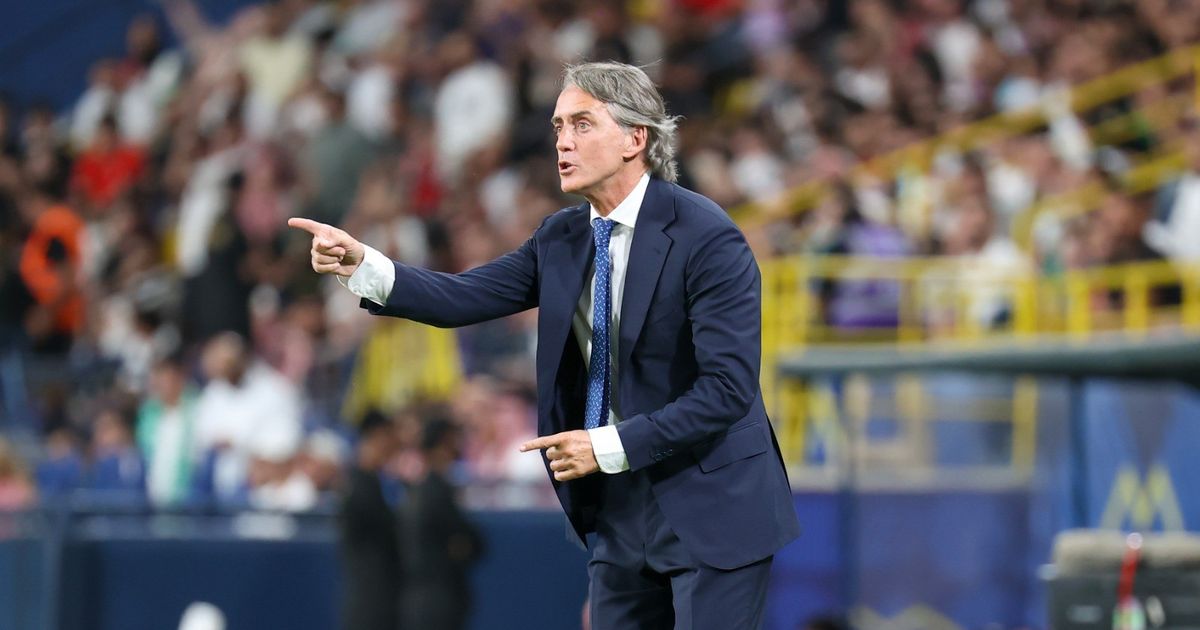 نوتنغهام يتواصل مع مدرب السعودية السابق لخلافة بوستيكوغلو