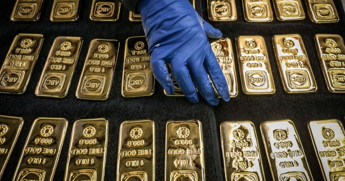 أسعار الذهب تحافظ على مكاسبها وتستقر فوق 4 آلاف دولار للأونصة