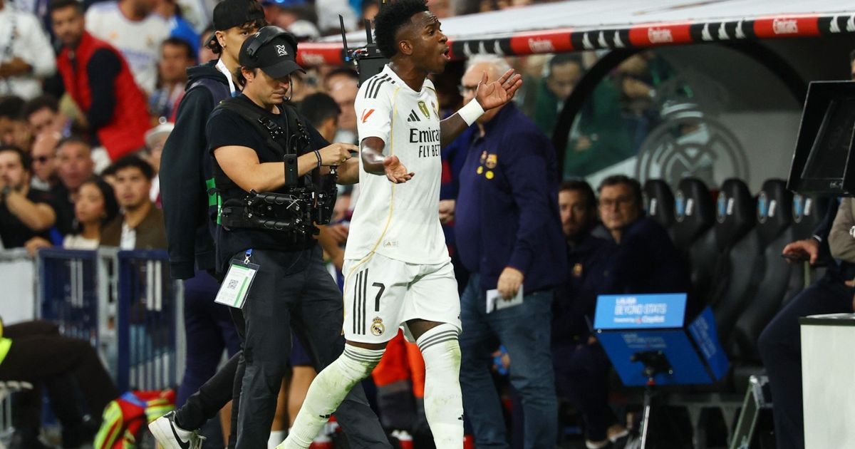 ألونسو مدرب ريال مدريد يرد على تجاهله في اعتذار فينيسيوس