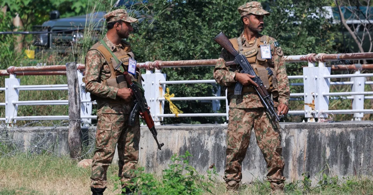 هجوم انتحاري يودي بحياة 7 جنود باكستانيين قرب حدود أفغانستان