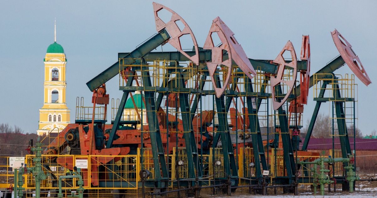 روسيا ترفع إنتاج النفط في سبتمبر مقتربة من حصتها لدى “أوبك+”