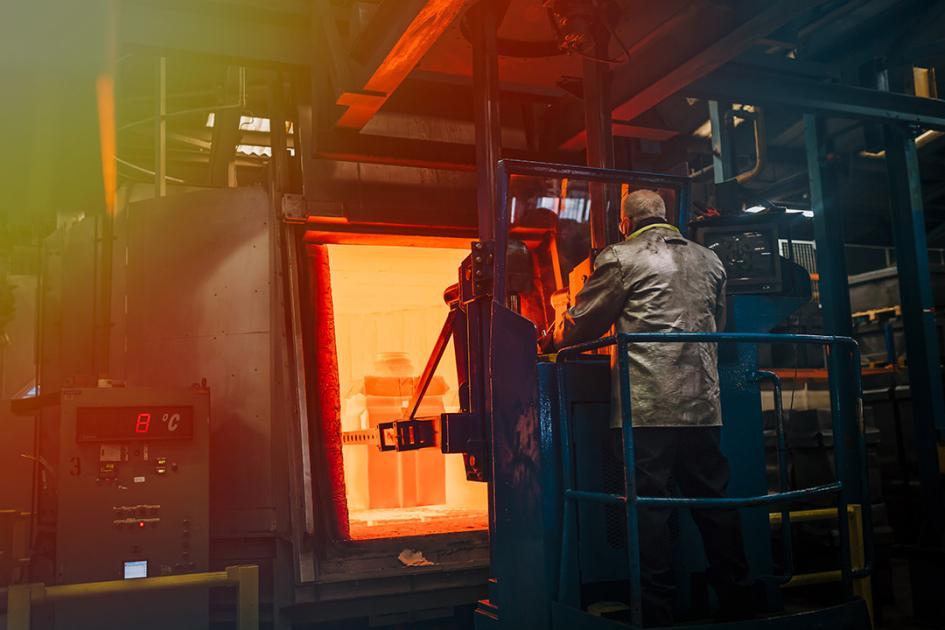 دونكاسترز البريطانية العريقة تدرس طرحاً عاماً أولياً في نيويورك