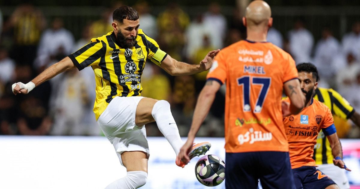 كريم بنزيما يهدر ركلة جزاء ويحرم الاتحاد من فوز على الفيحاء