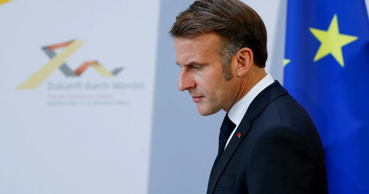 فرنسا.. سقوط حكومة لوكورنو يضع ماكرون أمام 3 خيارات