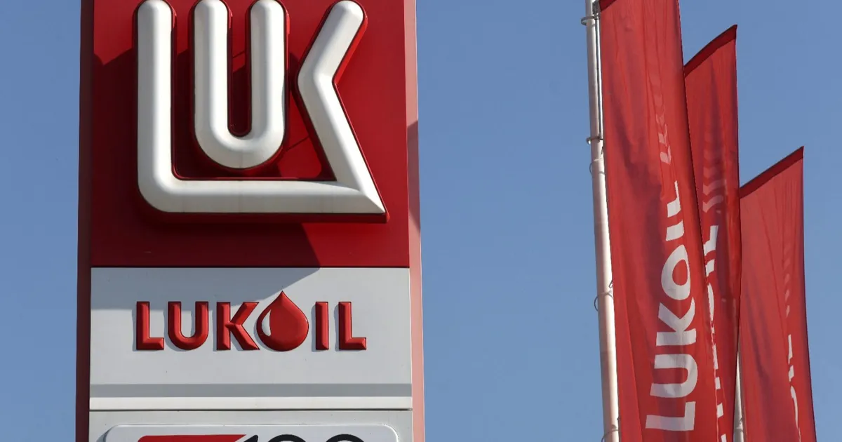 لوك أويل الروسية تعتزم بيع أصولها الأجنبية بسبب العقوبات