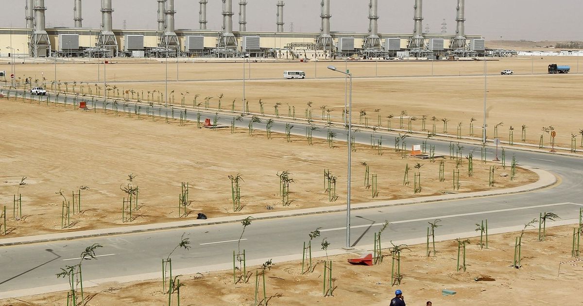 الطاقة الدولية: السعودية تسرع التحول بعيداً عن النفط في الكهرباء