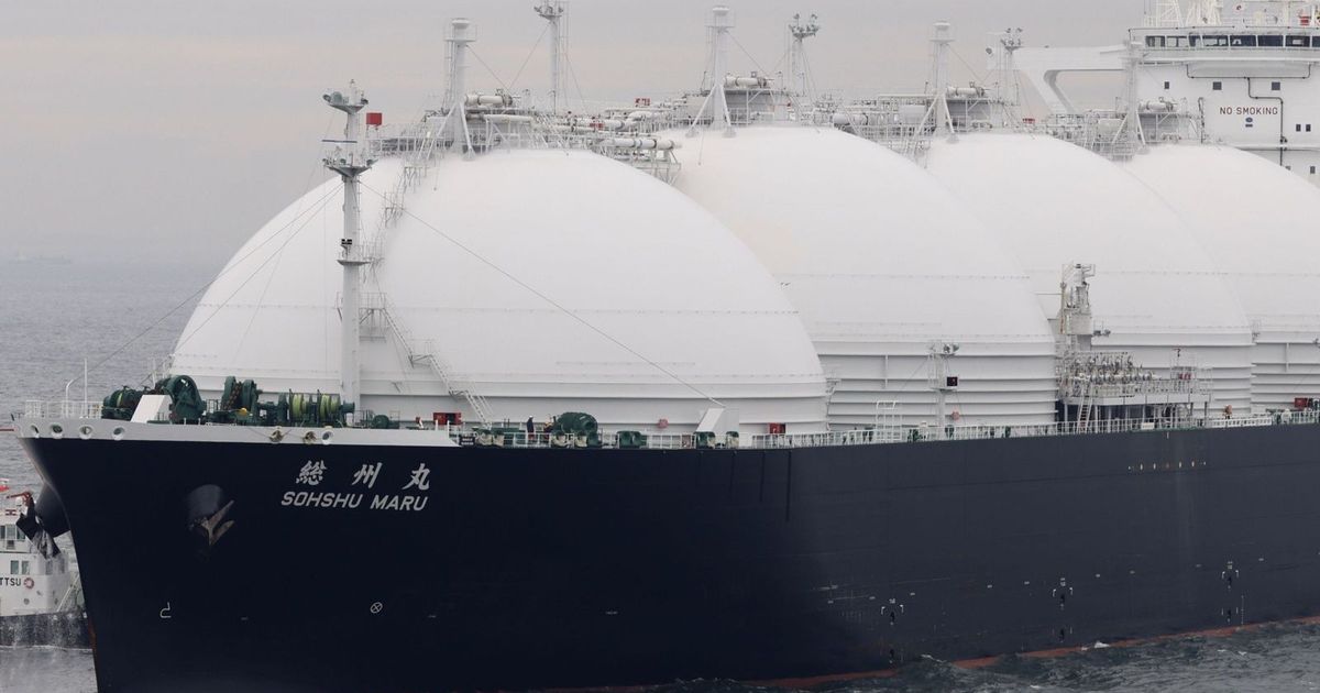 مصر تكثف وارداتها من السولار والبنزين لزيادة صادرات الغاز المسال