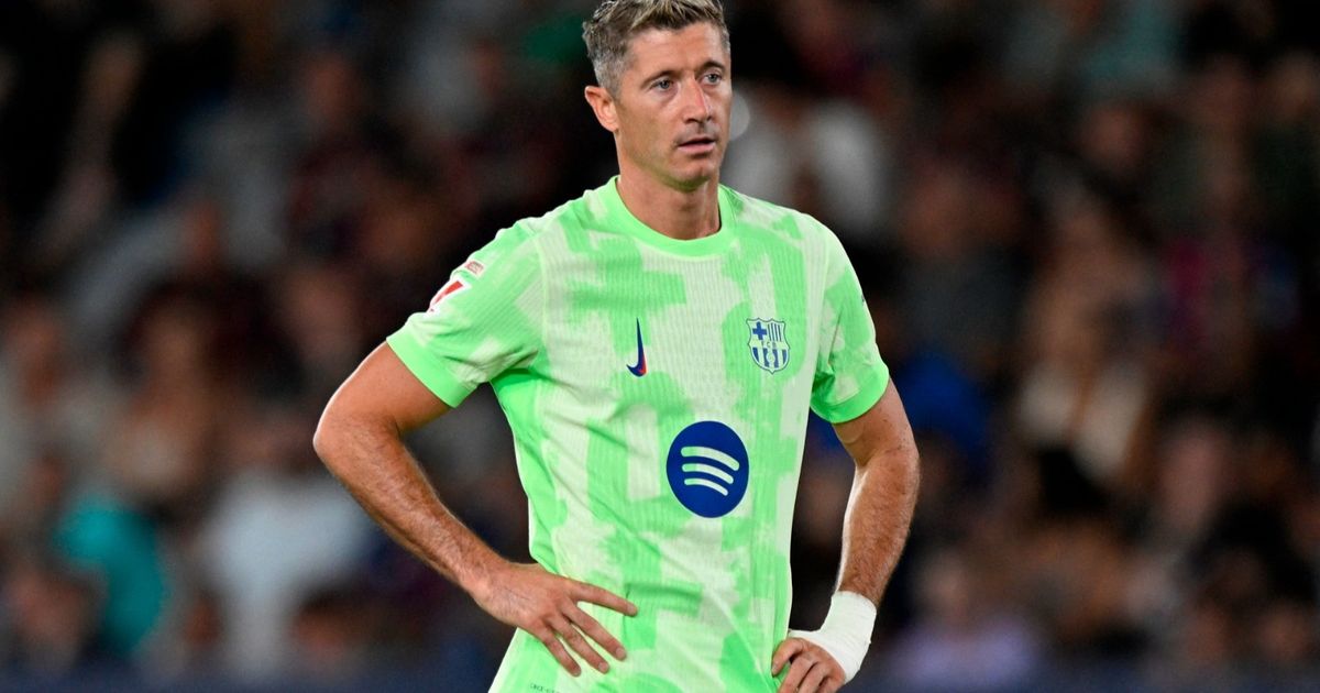 بعد توريس.. برشلونة يعلن إصابة ليفاندوفسكي