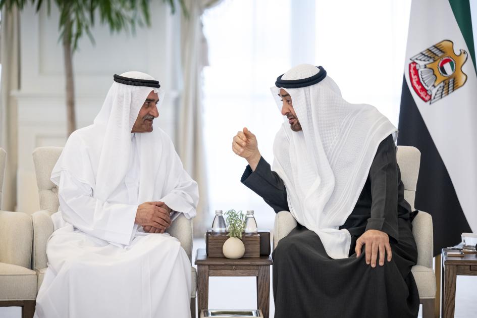 محمد بن زايد وحاكم الفجيرة يبحثان شؤون الوطن والمواطن (فيديو)