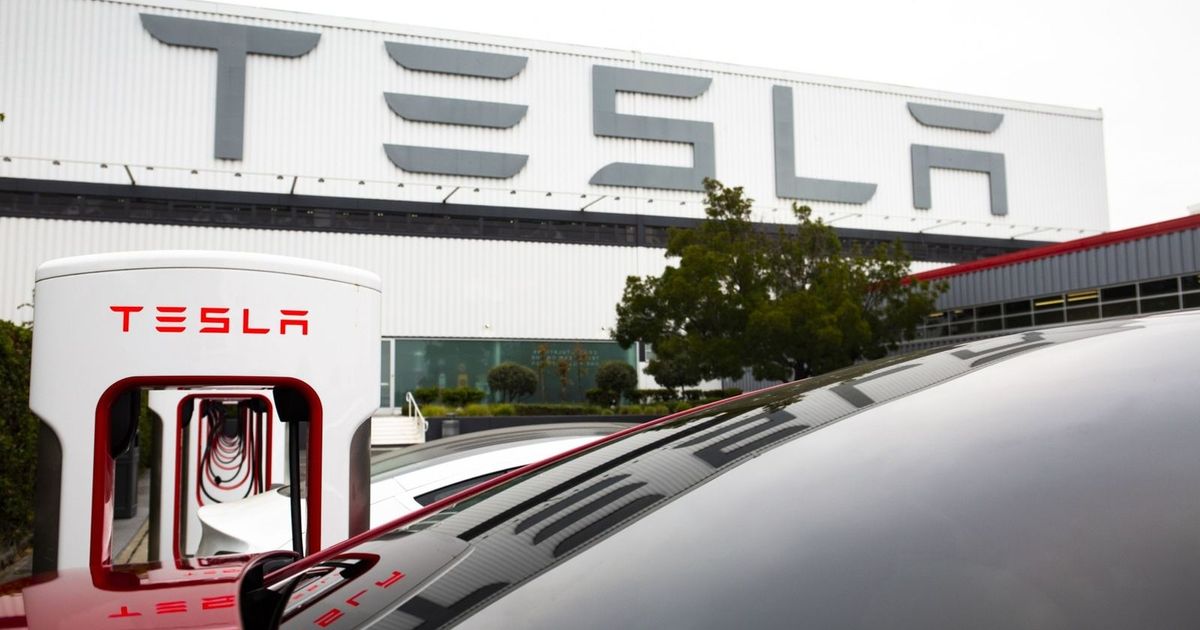 أسهم تسلا تتراجع بعد إعلانها عن أرباح دون توقعات وول ستريت