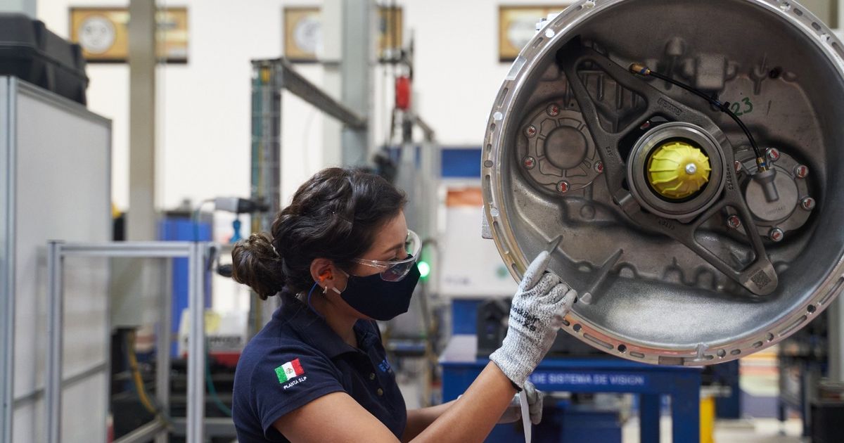 المكسيك تتعهد بالتصدي لرسوم ترمب على الشاحنات الثقيلة