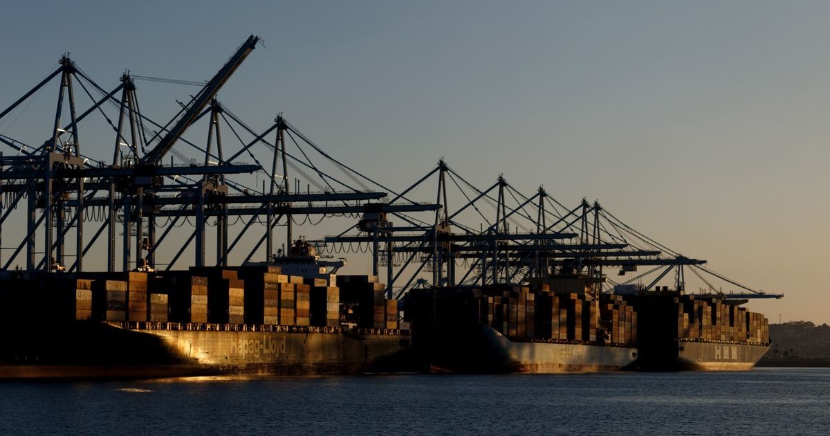 عجز الموازنة الأميركية يتراجع 2% رغم عائدات الرسوم القياسية