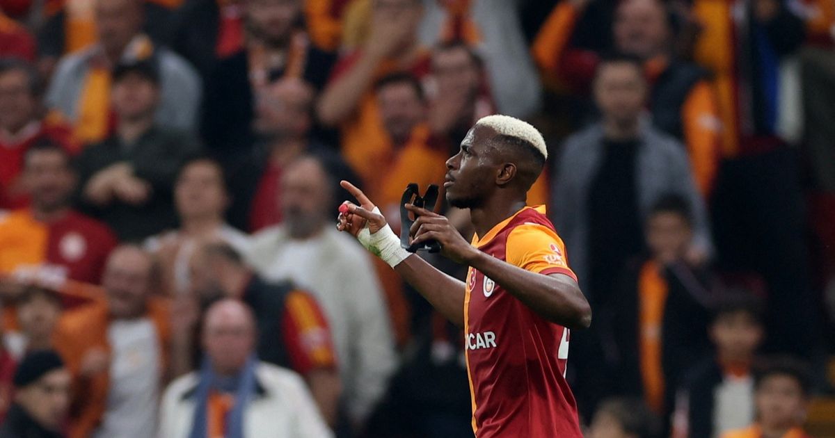 هل يسعى برشلونة لضم فيكتور أوسيمين من غلطة سراي؟