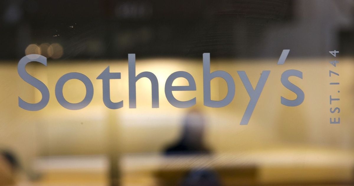 دار “سوذبيز” للمزادات تعين بنوكاً لإعادة تمويل ديونها