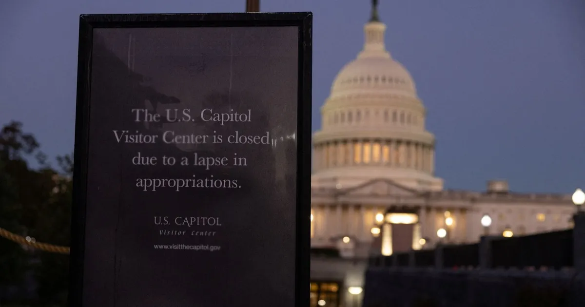 إدارة ترمب تعد بعمليات تسريح عند جمود مفاوضات إنهاء الإغلاق