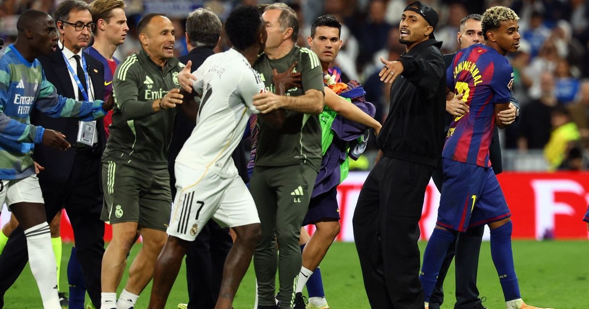 طرد و6 إنذارات.. ماذا حدث بعد مشاجرة الكلاسيكو؟