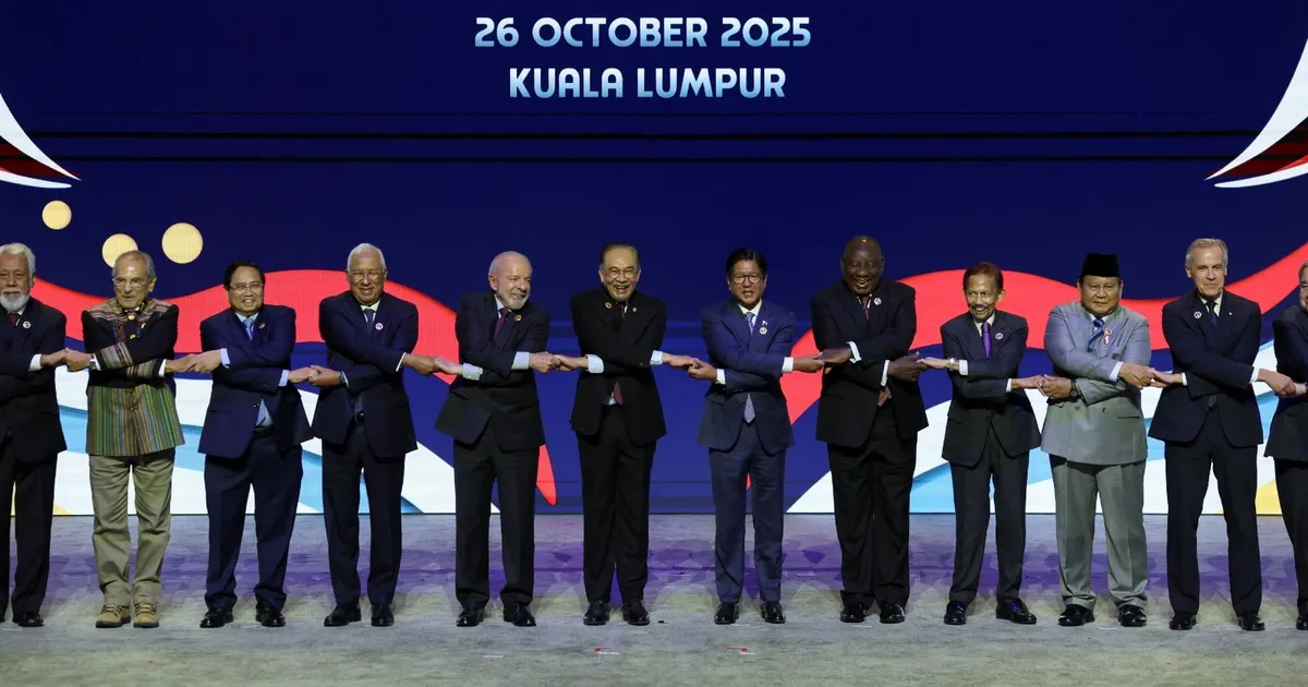 قمة الآسيان تفتتح أعمالها.. وترامب على موعد مع صفقات آسيا