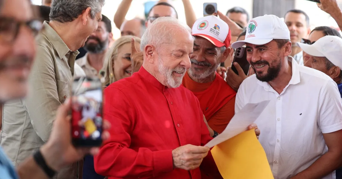 الرئيس البرازيلي يطلب من ترامب إلغاء الرسوم الجمركية