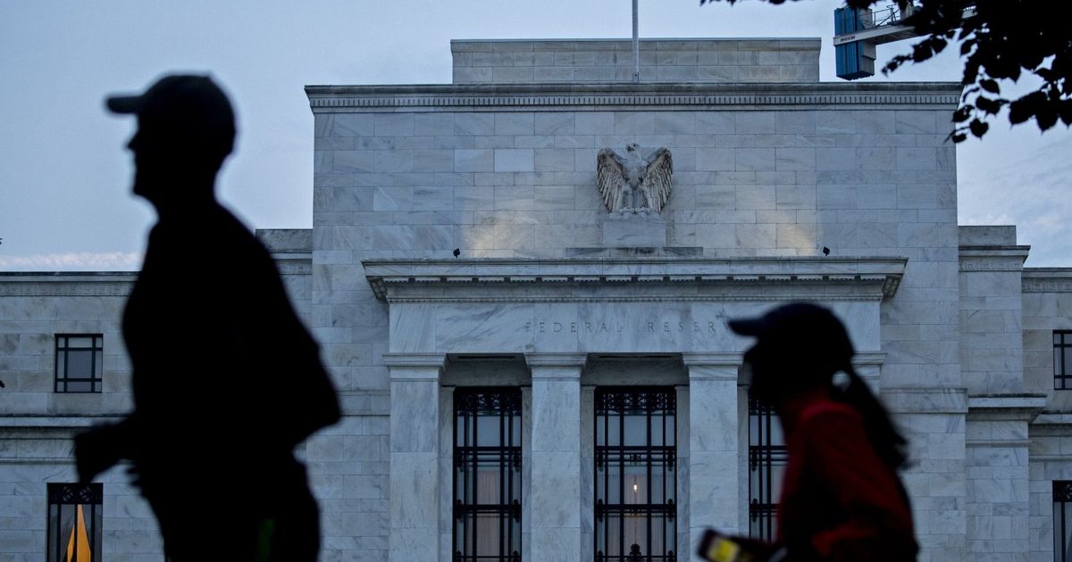 الاحتياطي الفيدرالي يرصد تباطؤاً متفاوتاً في الاقتصاد الأميركي