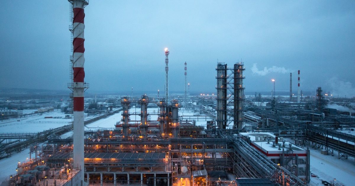 سعر النفط الروسي يتراجع بعد تقلص طلب الصين بفعل العقوبات الغربية
