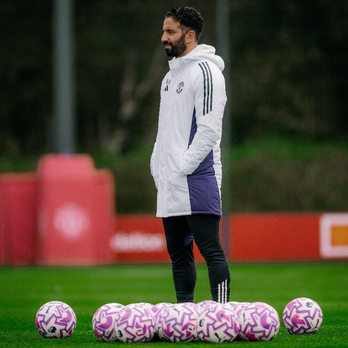 روبن أموريم مدرب مانشستر يونايتد في حصة تدريبية - 22 أكتوبر 2025