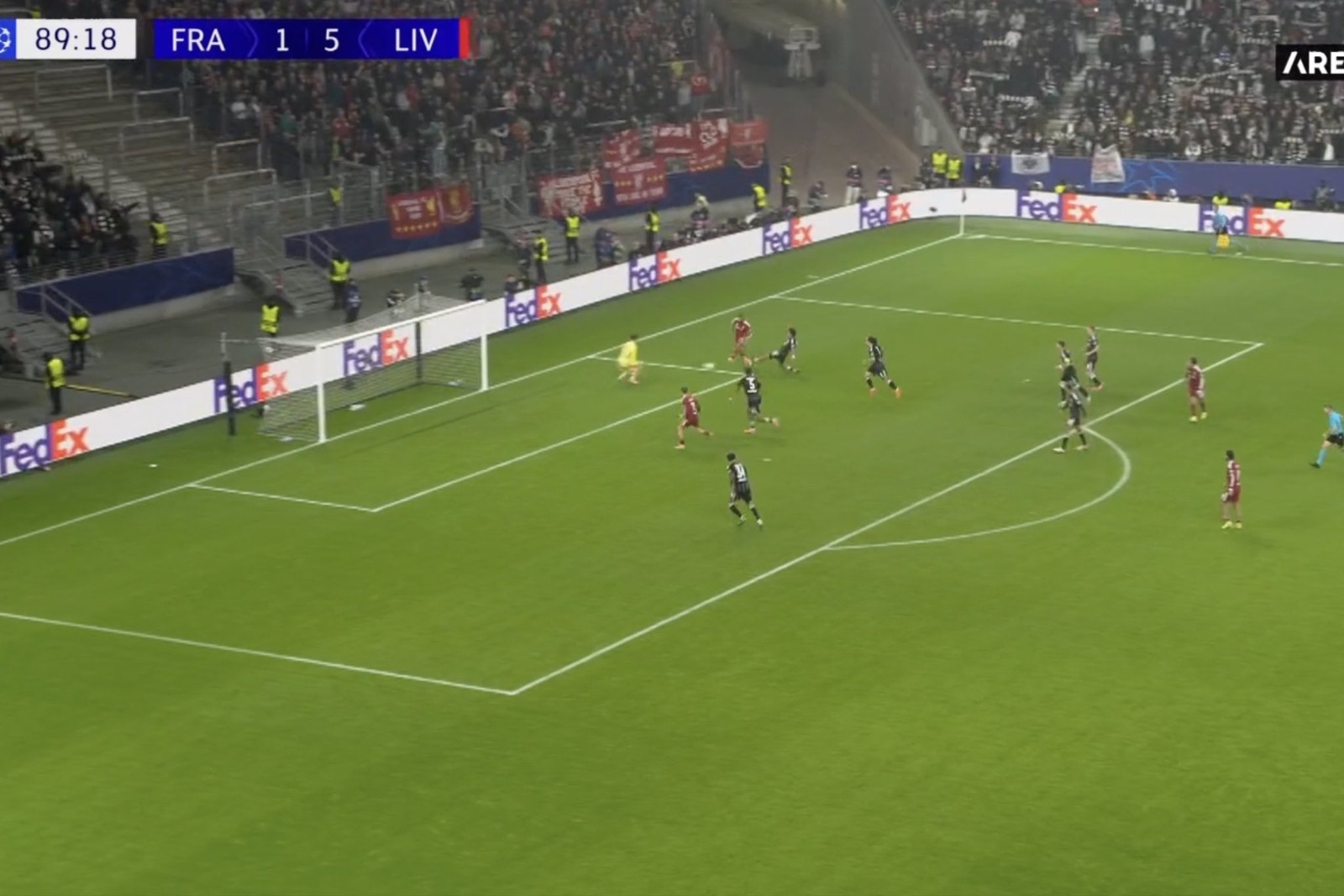 صورة لهجمة ليفربول ضد أينتراخت فرانفكورت التي سددها محمد صلاح بدلاً من تمريرها إلى فلوريان فيرتز - 23 أكتوبر 2025