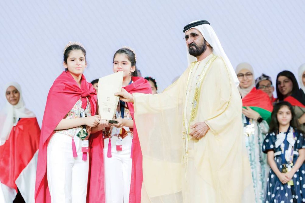 محمد بن راشد متوجاً بيسان وبيلسان كوكة بطلتين لتحدي القراءة العربي