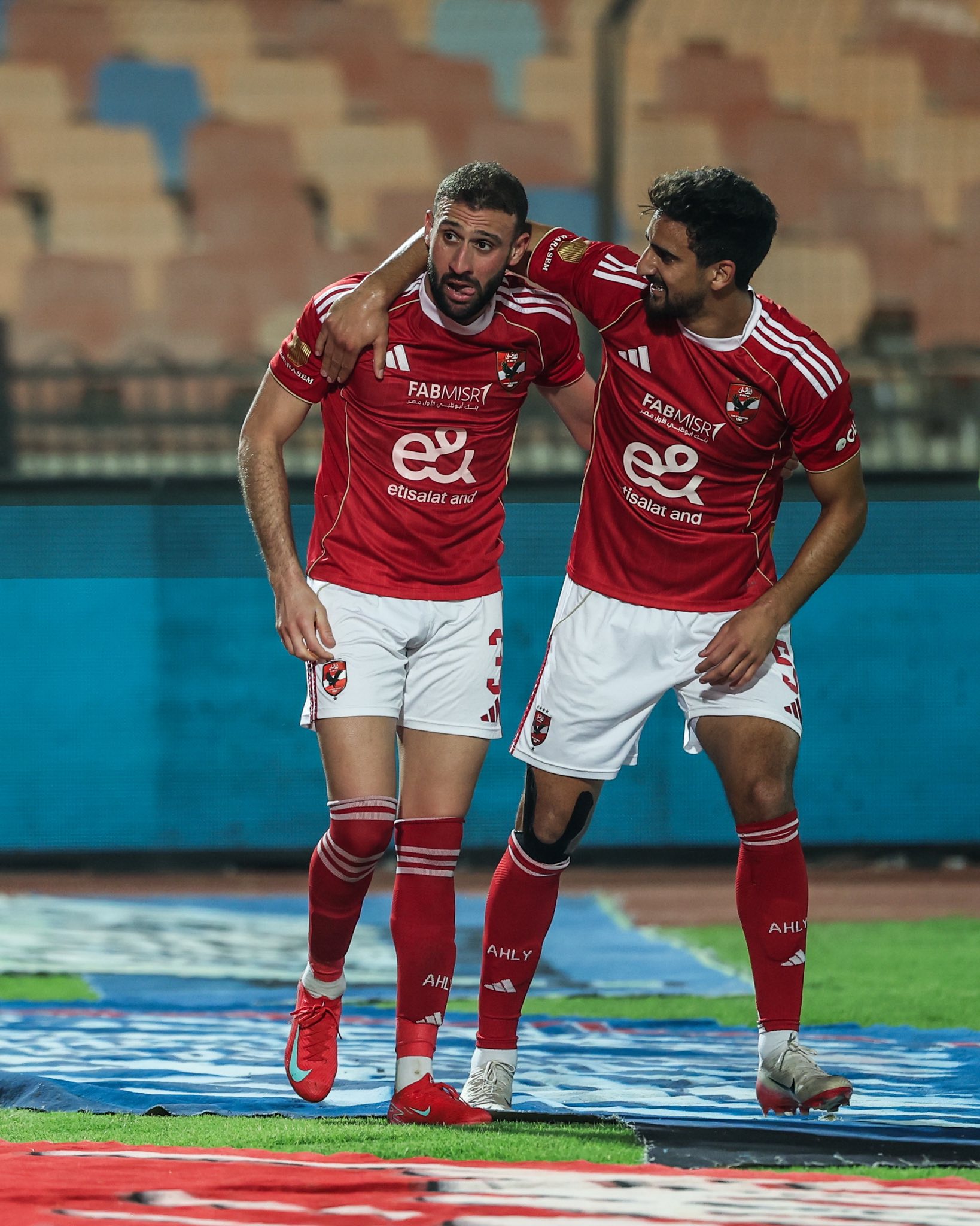 قد تكون صورة كرة قدم، وكرة قدم وتحتوي على النص 'FABMISR ISRT FABA ά etisalat etisalatan สตาน auh MISR FAB! isalat and AHLY AHL'