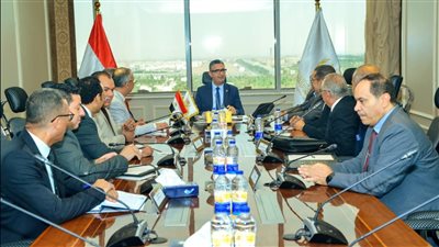 وزير التموين يبحث مع شعبة المواد البترولية آليات تعزيز تسويق الوقود