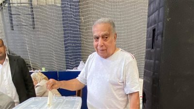 بالصور.. المنتج محمد العدل يدلي بصوته في انتخابات النادي الأهلي